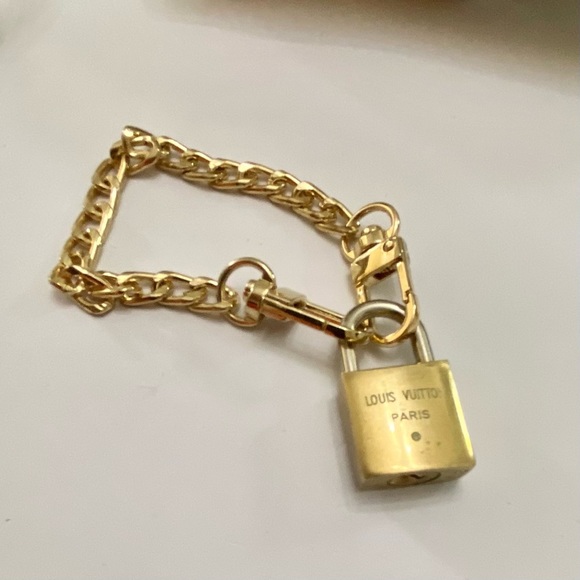 Vintage, Louis Vuitton Brass Padlock with 7-8in Gold Tone Chain Bracelet (A) - Picture 3 of 11